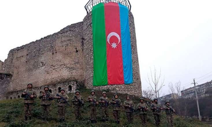 Hərbçilərimiz Şuşaya girmək istəyən sülhməramlıların maşınını SAXLADI - Ermənilər ŞOKDA
