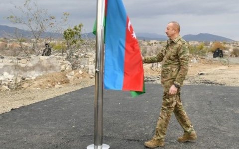 Ali Baş Komandan İlham Əliyev Şuşada hərbçilər qarşısında çıxış edib