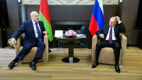 Batya Moskvaya nəyə gəlib?: “Putin Belarusla Rusiyanı birləşdirmək, Lukaşenko isə onu şantaj edib pul almaq istəyir”
