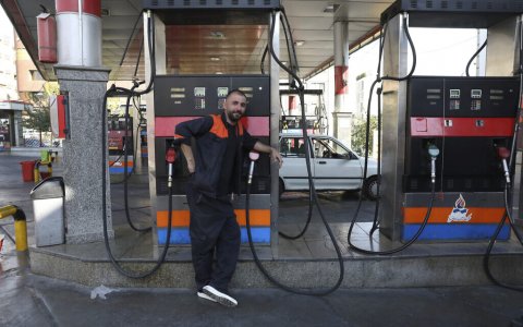 İranda növbəti benzin böhranı: Benizdoldurma stansiyaları iflic vəziyyətə düşüb