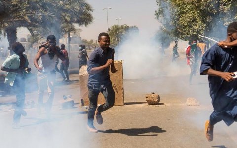 Sudanın hərbi hakimiyyətinə qarşı etirazlar başlayıb - Toqquşmalarda ölənlər var