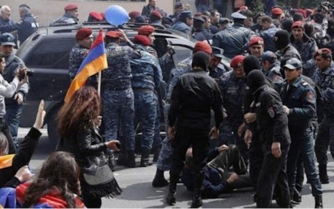 Ermənistanda itkin düşmüş hərbçilərin qohumları AKSİYA KEÇİRİBLƏR