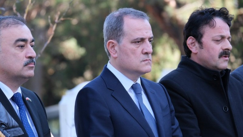 Ceyhun Bayramov Topçubaşovun nəvəsinin məzarını ziyarət etdi (FOTO)