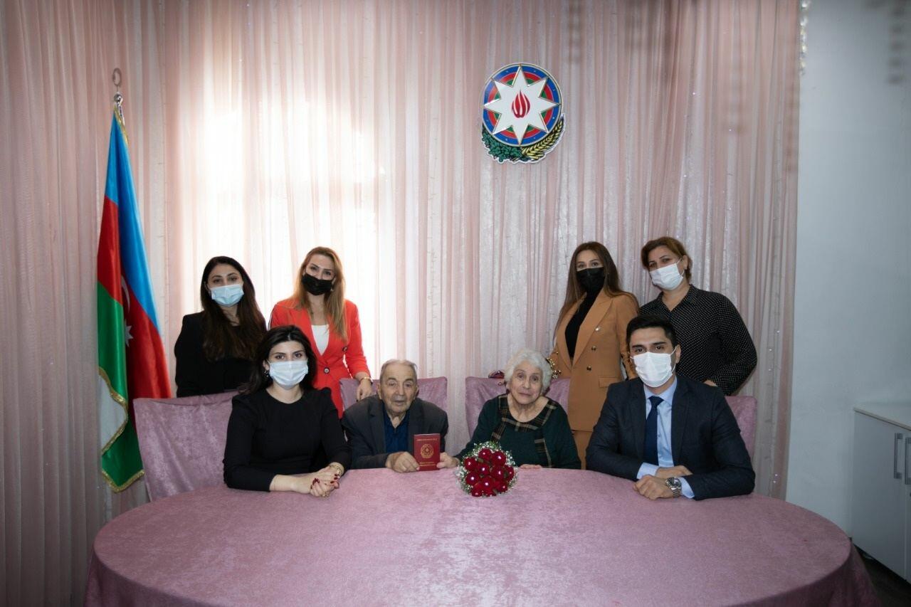 87 yaşlı kişiyə ərə gedən qadın - "20 ildir məni sevirdi..."