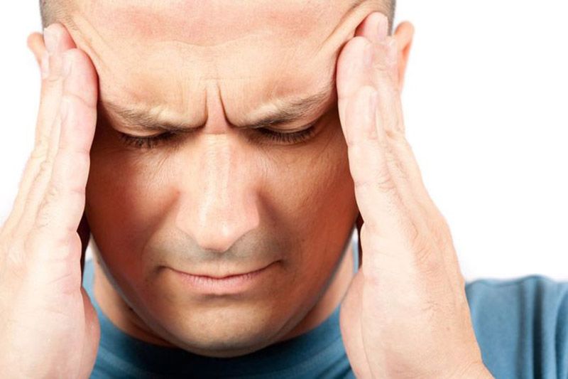 Başınızı sanki dəmir halqa ilə sıxırlar – Beyində spazm, yoxsa stress?