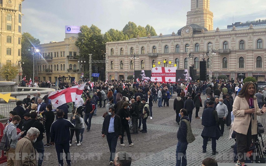 Tbilisidə Saakaşviliyə azadlıq tələbi ilə kütləvi mitinq keçirilir