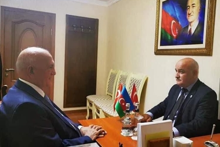 Əli İnsanov otağına Rəsulzadənin və Elçibəyin portretlərini niyə asıb? FOTOSUAL