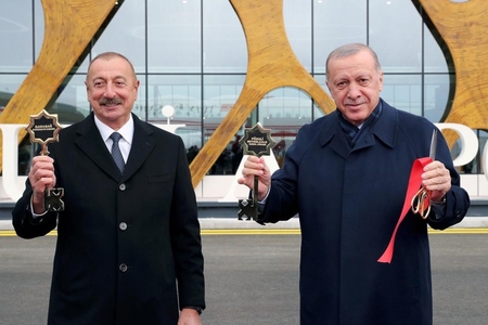 Qarabağın hava qapısından verilən mesajlar