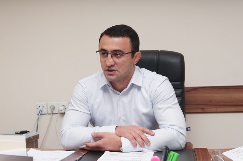 Fərid Mansurovdan şikayət: “Məmur kimi pis nəticə göstərir”