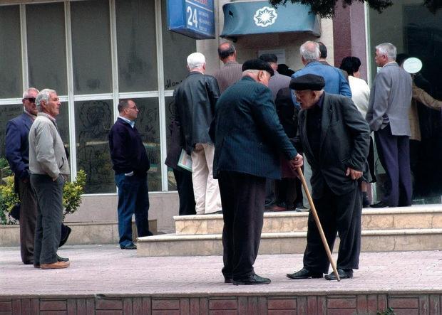 Pensiya üzü görmədən ölənlərin sayı kəskin artıb - Mərhumun ala bilmədiyi təqaüdün aqibəti necə olur?
