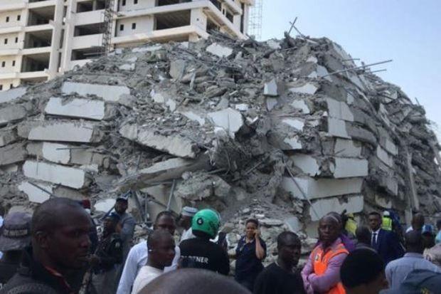 Nigeriyada 21 mərtəbəli bina uçdu - Çox sayda ölənlər var