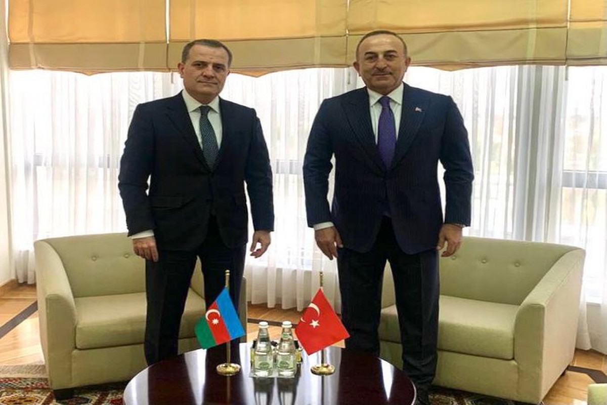 Mövlud Çavuşoğlu Ceyhun Bayramovla görüşüb