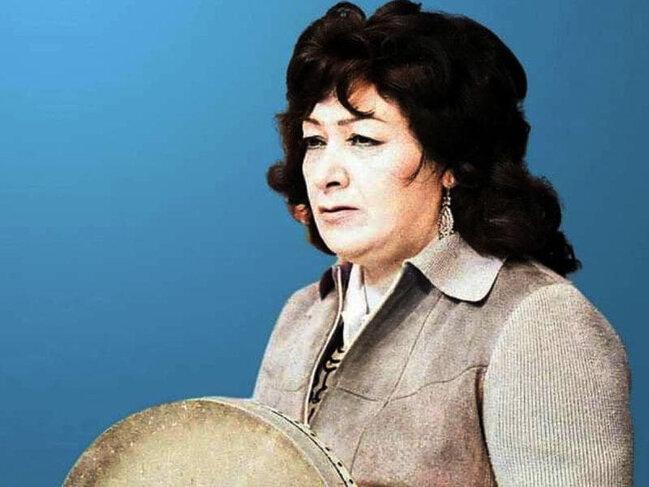 Dilənçi qızı ortaya çıxdı, övladının döyüb başını soyuducuya soxdu