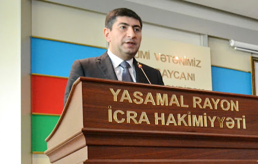 YASAMALI QARIŞ-QARIŞ SATAN ELŞAD HƏSƏNOVUN KORRUPSİYA ƏMƏLLƏRİ – O, tikintisinə icazə verdiyi obyektlərdən “xəbərsiz” olduğunu deyir, amma… / VİDEO