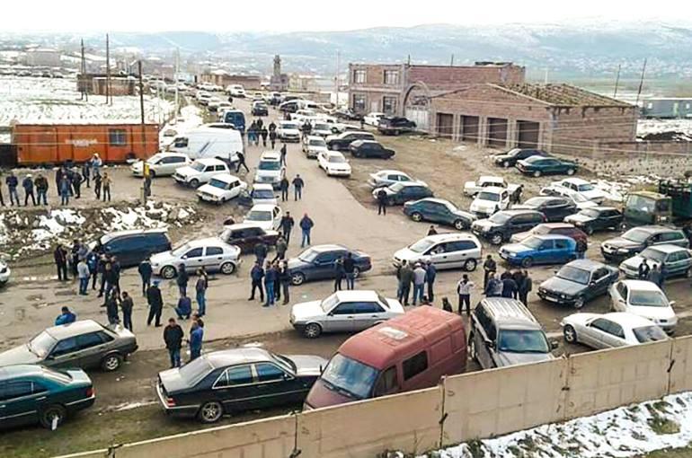 İrəvan-Arazdəyən yolu bağlandı - Aksiya keçirilir