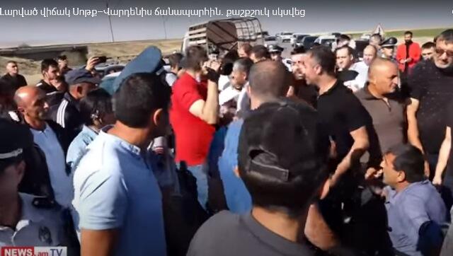 Ermənilər Söyüdlü-Basarkeçər yolunu bağladı - VİDEO
