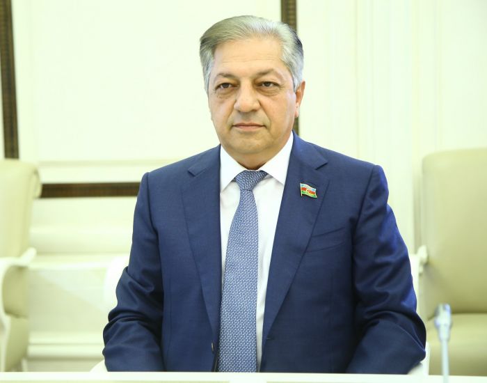Cavanşir Feyziyevlə bağlı məsələ böyüyür – “Xəstələrdən oğurlanan milyonlar bu qədər rüsvayçılığa dəyərdimi?!”