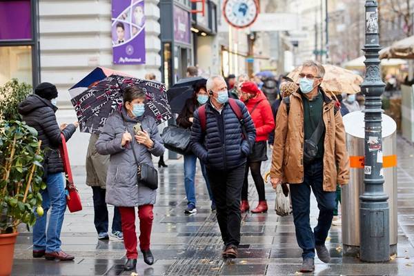Vaksin hamı üçün məcburi oldu – 20 günlük komendant saatı, qapanma...