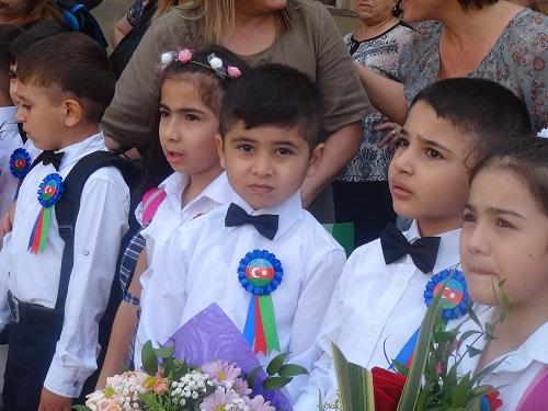 Azərbaycanda şagirdlərin yerdəyişməsi dayandırılır