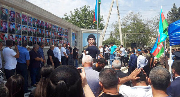 Şəhid atası 69 şəhidin xatirəsini əbədiləşdirdi – FOTO