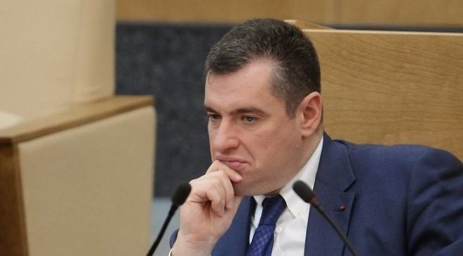 O, ictimaiyyəti əyləndirməyi dayandırmır - Slutski