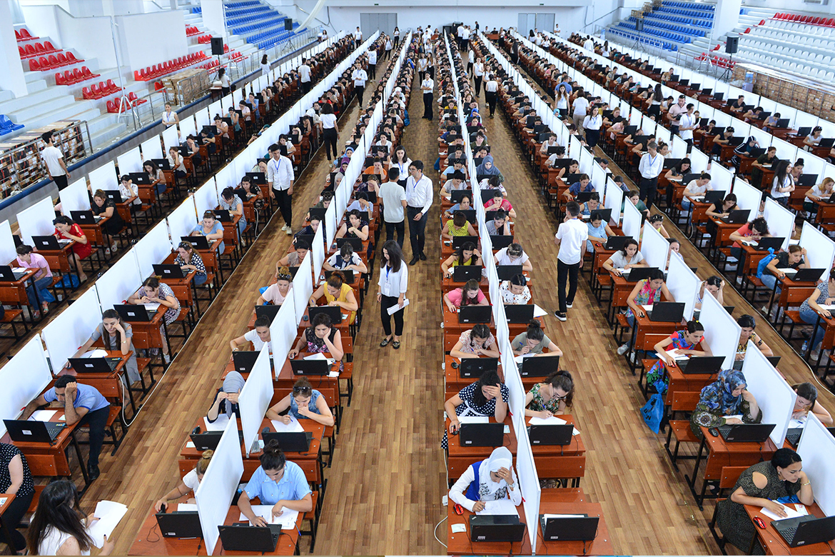 TƏHSİLƏ AİDİYYƏTİ OLMAYAN SUALLARI İMTAHANA KİMLƏR SALIR? – Müəllimlərin işə qəbulunda biabırçı mənzərə…