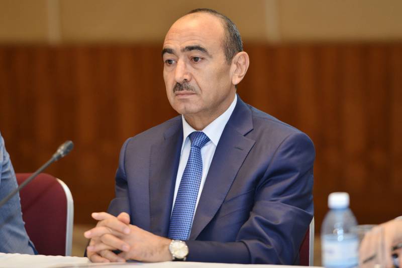 Əli Həsənovdan qızının işdən çıxarılması xəbəri haqda AÇIQLAMA