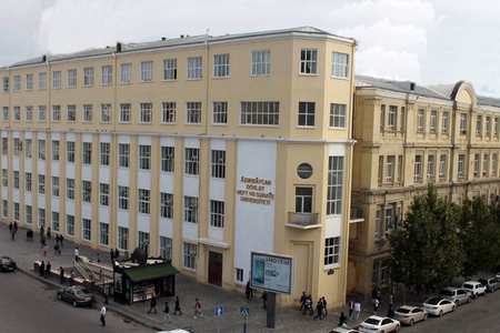 Bakıda universitetdə tüstüləmə: Tələbələr təxliyə edildi