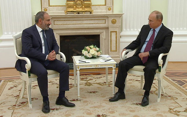 Putin Paşinyanla nə danışdı? - Video
