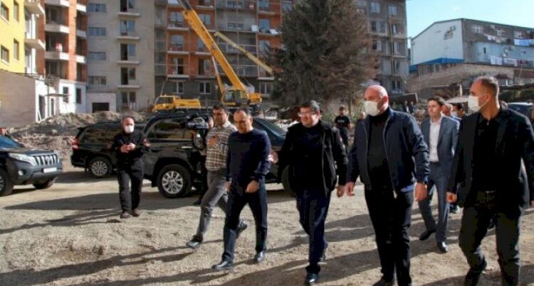 Bir ildən çoxdur İnterpolla axtardığımız Araik Xankəndidə bina tikdirir - FOTO