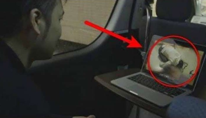Bu qızlar mollaları soyundurub, videoya çəkir - FOTOLAR