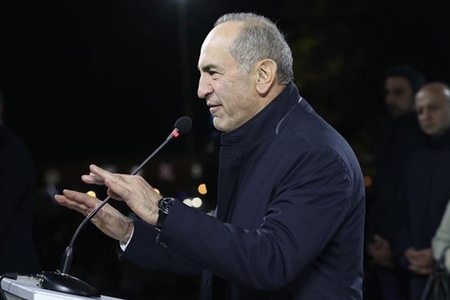 Robert Köçəryan Paşinyanı hakimiyyətdən qovacağı ilə hədələyib