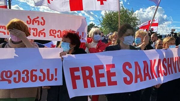 Sakaşvili tərəfdarlarını məhkəmənin qarşısında toplaşmağa çağırdı