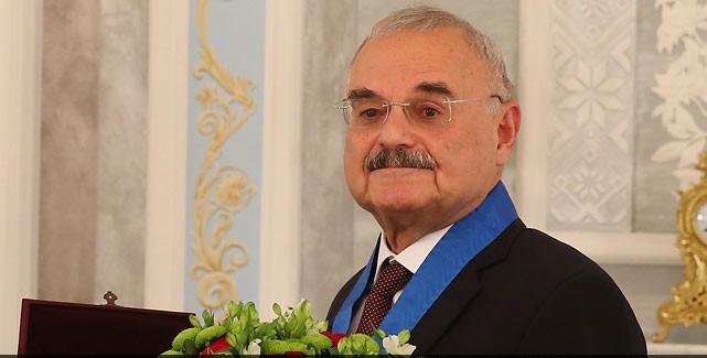 "Bəzən yazırlar ki, illərlə yığıb altına..." - Artur Rasizadə