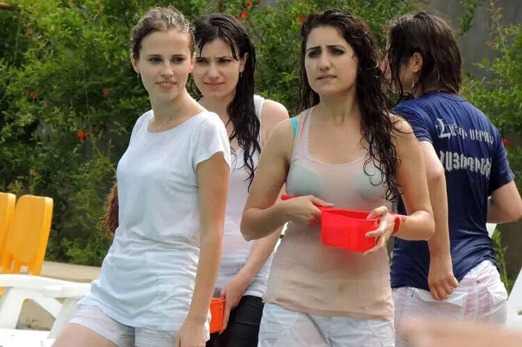 Xankəndində erməni qadınlar özlərini satır: onlarla rus sülhməramlı xəstəliyə yoluxdu