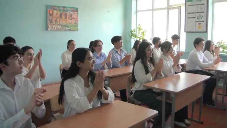  Üç sinifin bütün məzunları ali məktəblərə qəbul olublar - FOTO