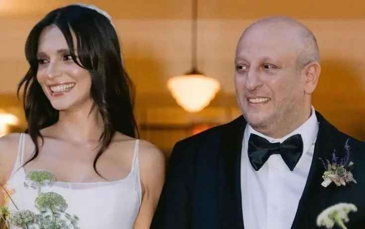 Məşhur cütlüyün övladı oldu
