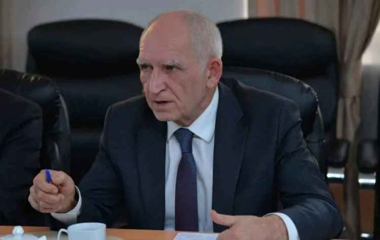 "Yaşlı, təcrübəli müəllimləri təcrübəsiz gənclərlə əvəz etmək nə dərəcədə düzgündür?" - Nadir İsrafilov