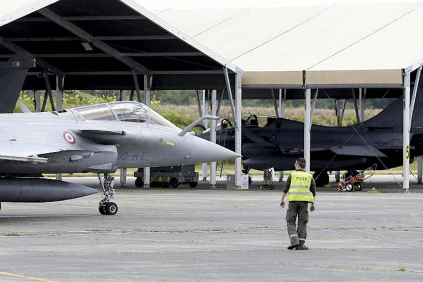 Makron: Polşaya üç "Rafale" qırıcı təyyarəsi göndərəcəyik