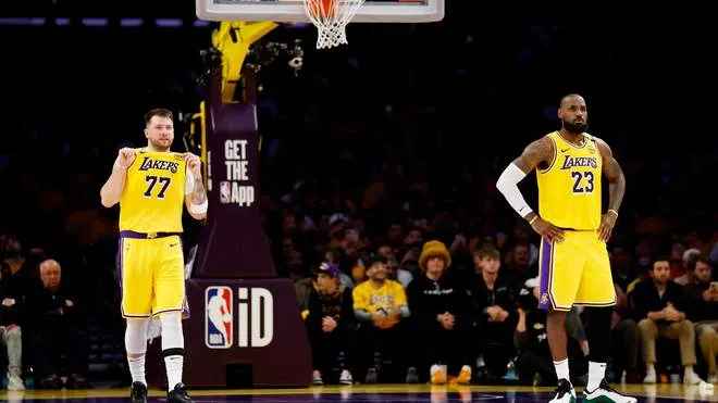 ŞOK: Los Angeles Lakers satılır