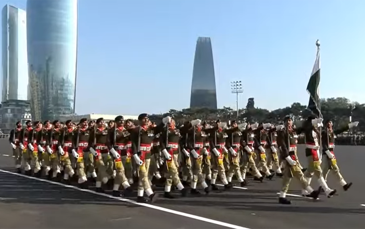 Türkiyə və Pakistan hərbçilərinin hərbi paradda keçidi - Video