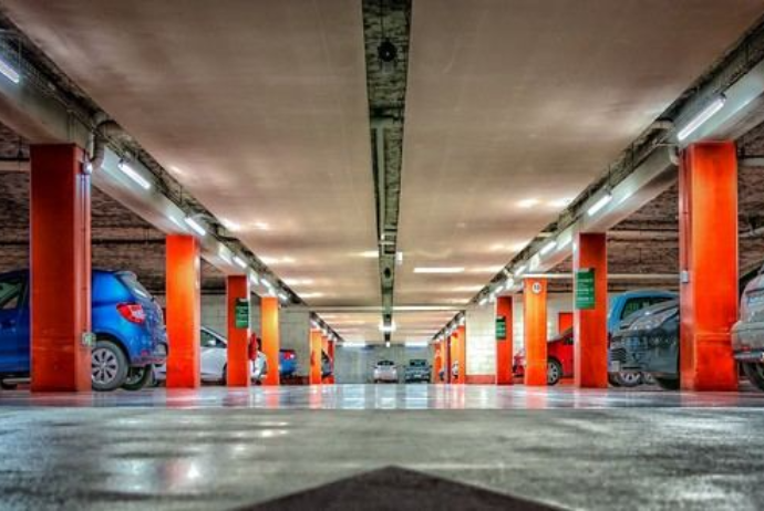 Minlərlə sakinin ortaq parkinq problemi - "Kim daha çox pul verirsə, ona satırlar"