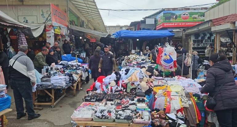 “Vosmoy” bazarının ətrafında küçə ticarəti yığışdırıldı