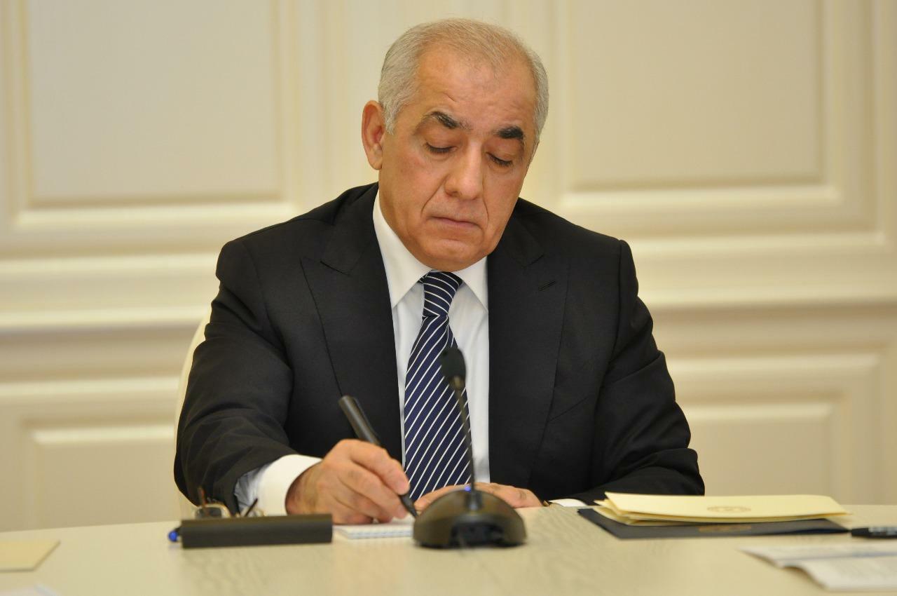 Əli Əsədov taksilərə dair qərar imzaladı