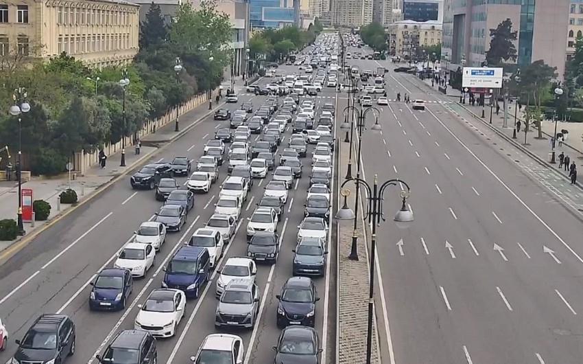 18 yolda tıxac var - SİYAHI