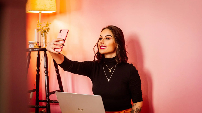 Gənclər niyə influencer olmaq istəyir?