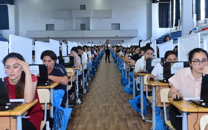 Azərbaycanda bəzi müəllimlərə əlavə 2000 manat veriləcək