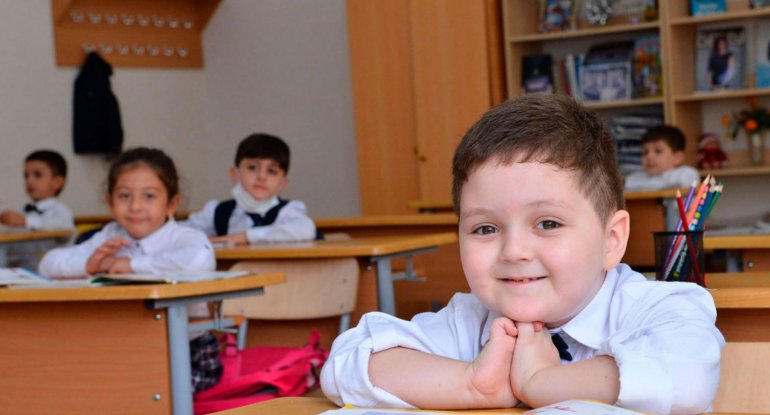 Nadir İsrafilov: “Təkcə bir ildə 64 məktəb bağlanıbsa, hansı irəliləyişdən söhbət gedə bilər…”
