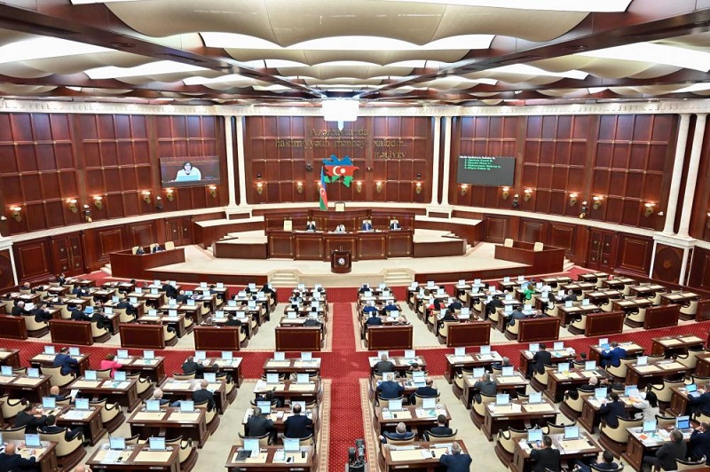 İntizam komissiyası deputatların davranışlarını MÜZAKİRƏ ETDİ