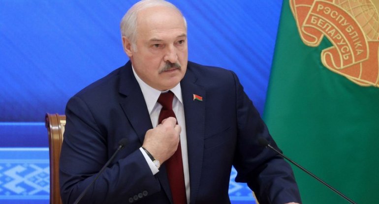 Lukaşenko Trampı Bakı ilə İrəvan arasında imzalanan sülh sazişinə görə təbrik edib